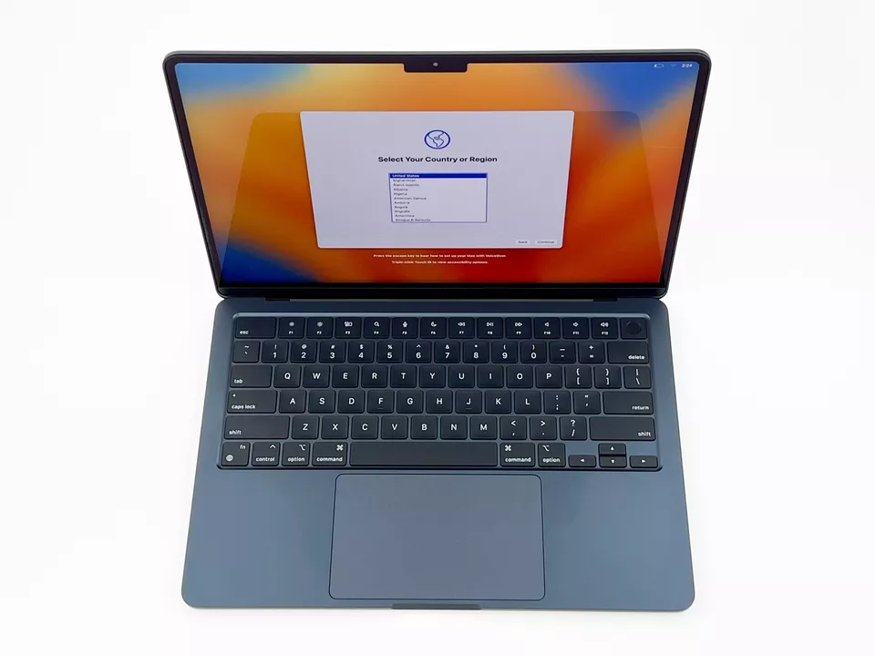 Apple MacBook Air (Apple M2, 8GB RAM, 256GB SSD, macOS Sonoma)